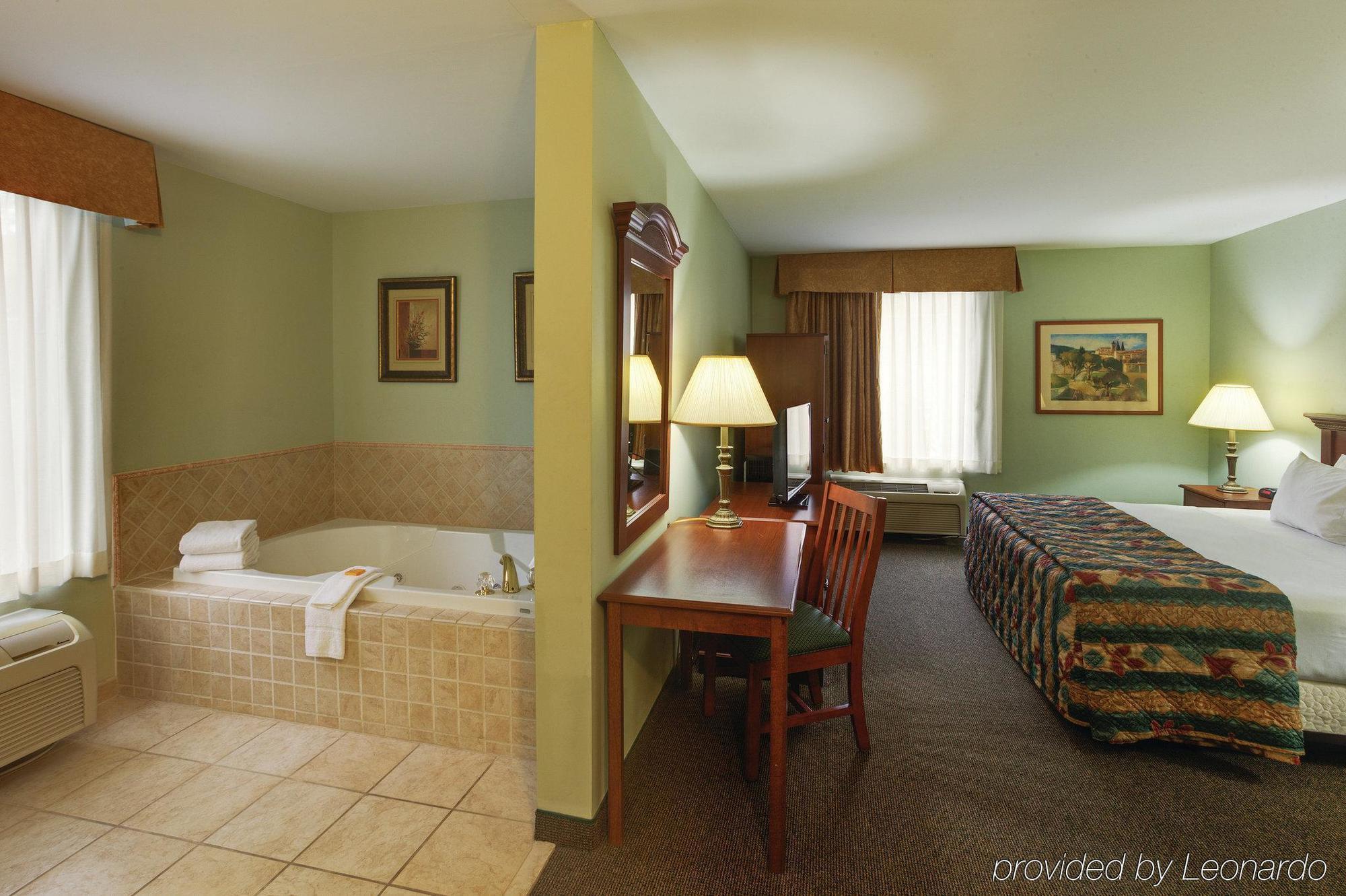 La Quinta Inn By Wyndham Radford Exterior foto
